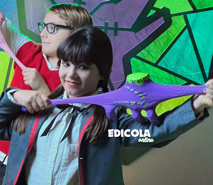 Scegli la Mano Giocattolo Elastikorps Zombie Hand Allungabile Cicaboom Halloween - Image 6