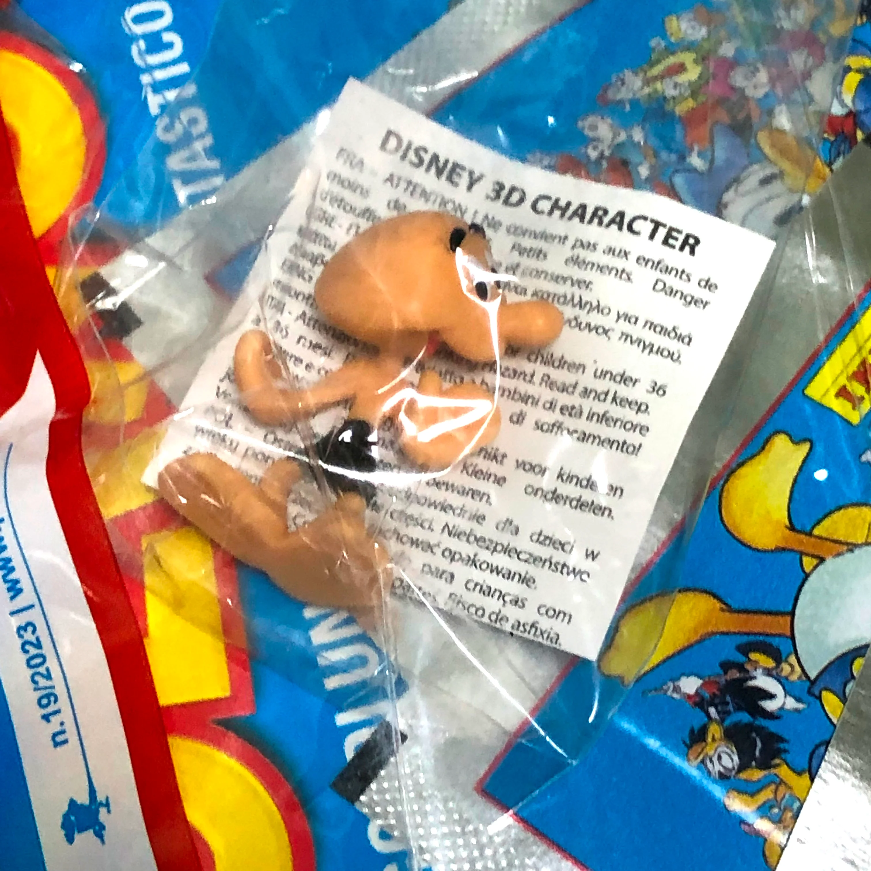 Starter Pack : Album  di Topolino + Personaggio 3D + 10 Bustine di figurine "Storie di un mondo fantastico"  2023 - Image 8